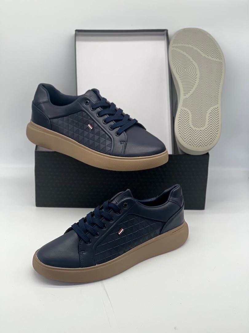 CLASSIC SNEAKERS