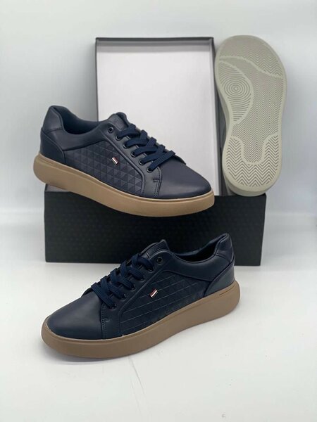 CLASSIC SNEAKERS
