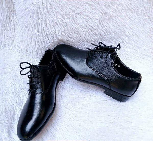 Chaussures habillées en cuir noir