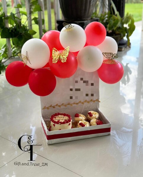 Cake hamper
