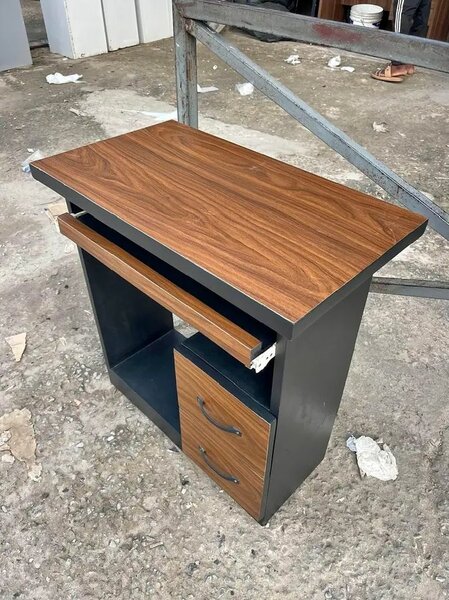 Table d'ordinateur pratique