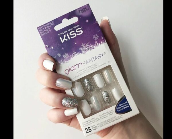 Press on nails