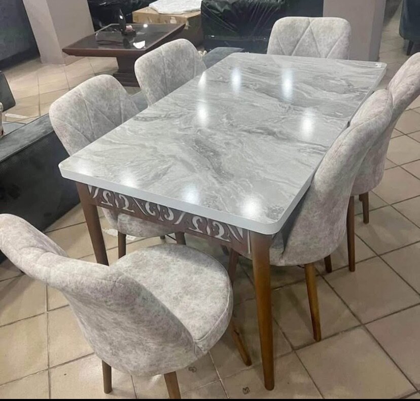 Table à manger marbre et chaises
