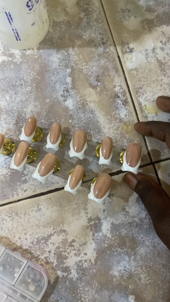 PRESSE NAILS