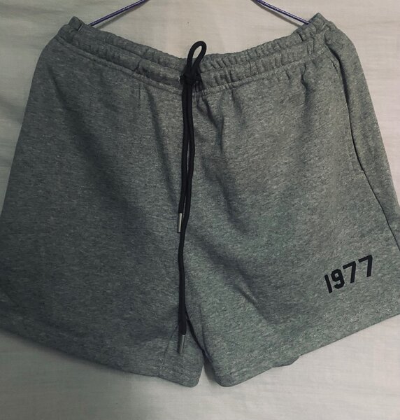 Shorts en coton gris 1977
