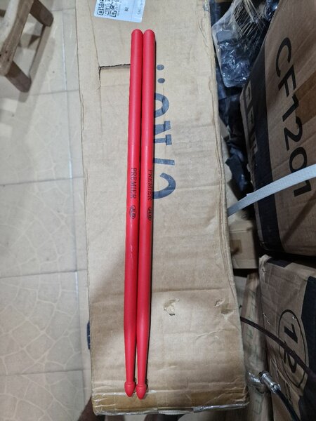 Baguettes rouges en caoutchouc