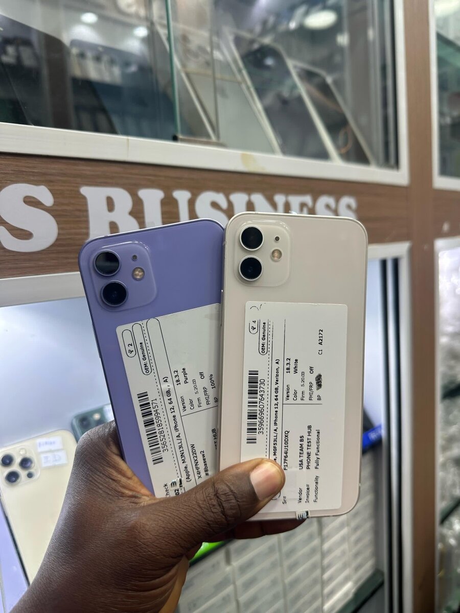 12 simple 64gb Casi neuf écran
