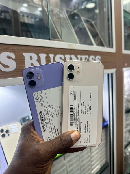 12 simple 64gb Casi neuf écran