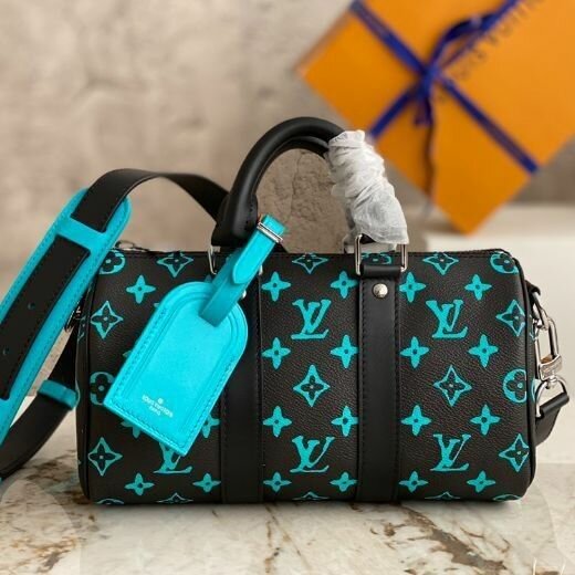 TRAVELING BAG