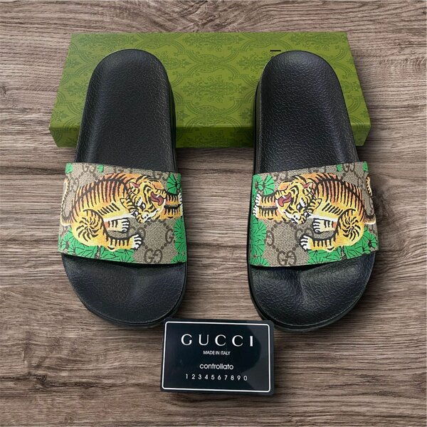 Unisex slides