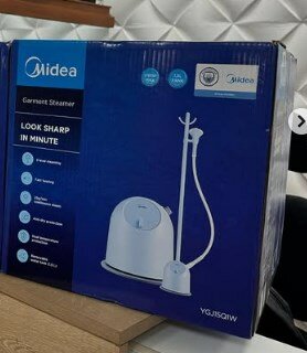 GARMENT STEAMER