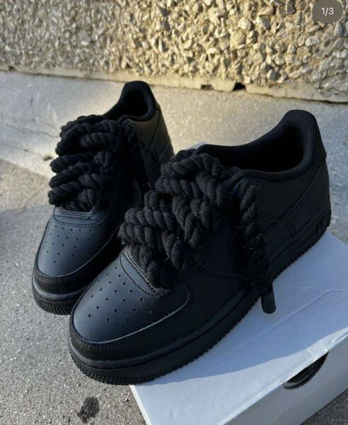 Air Force noir (original) disponible