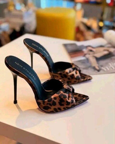 Sandales à talons aiguilles élégantes