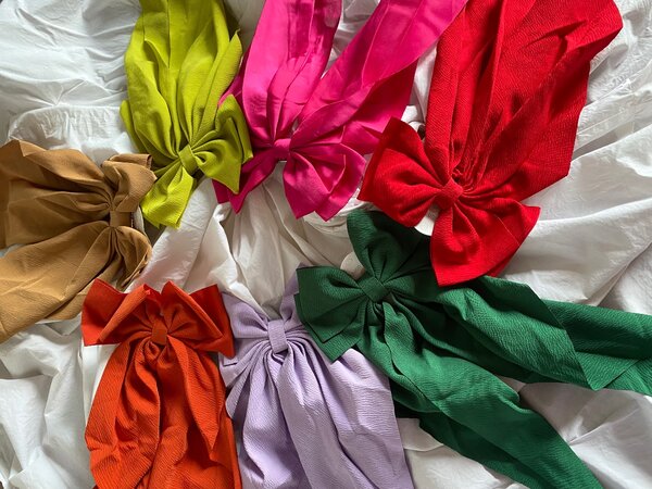 Bow tie hair clip