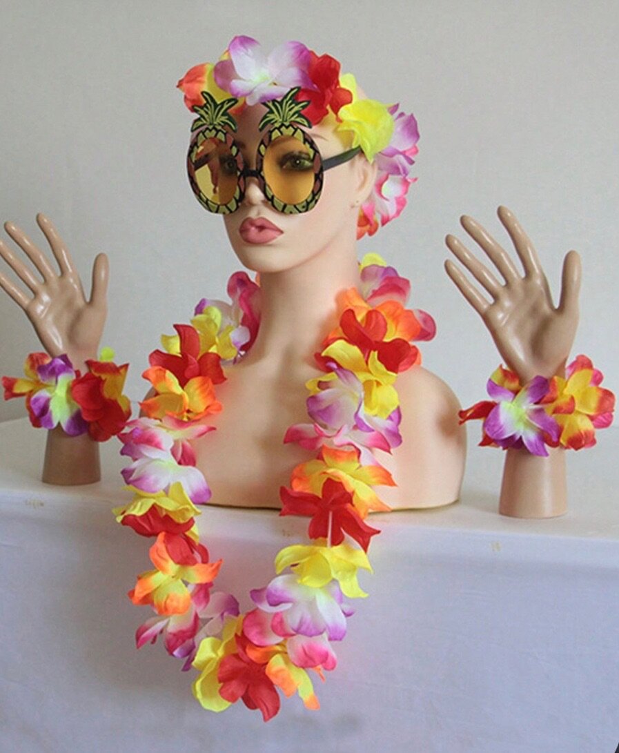 Collier et couronne de fleurs