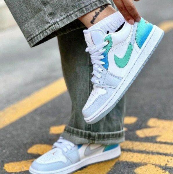 Jordan one low