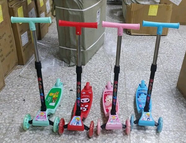 Trottinettes Enfant Colorées