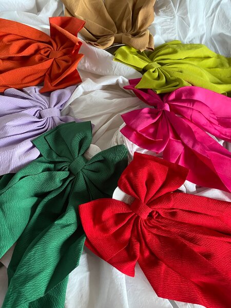 Bow tie hair clip