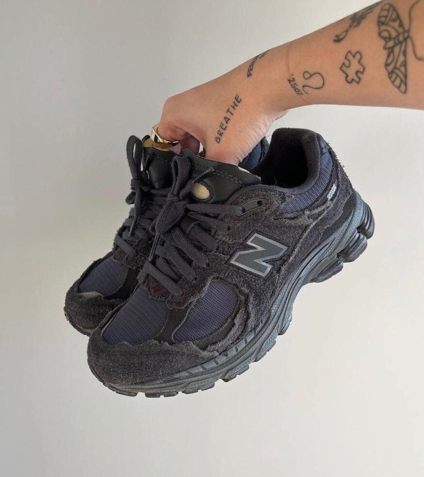 New balance 2002r
