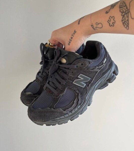 New balance 2002r