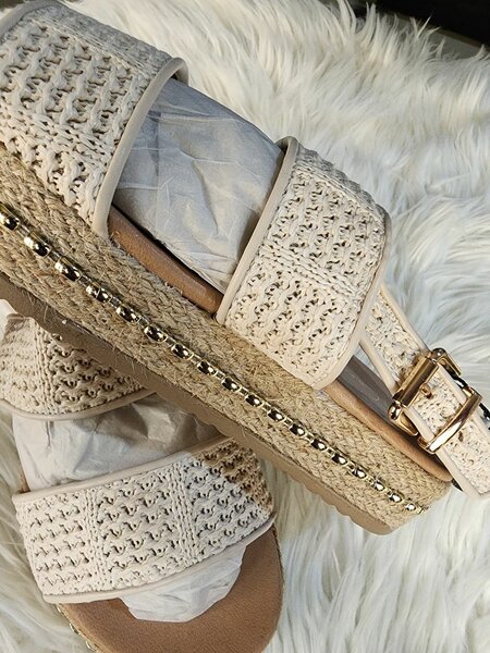 Ladies sandals