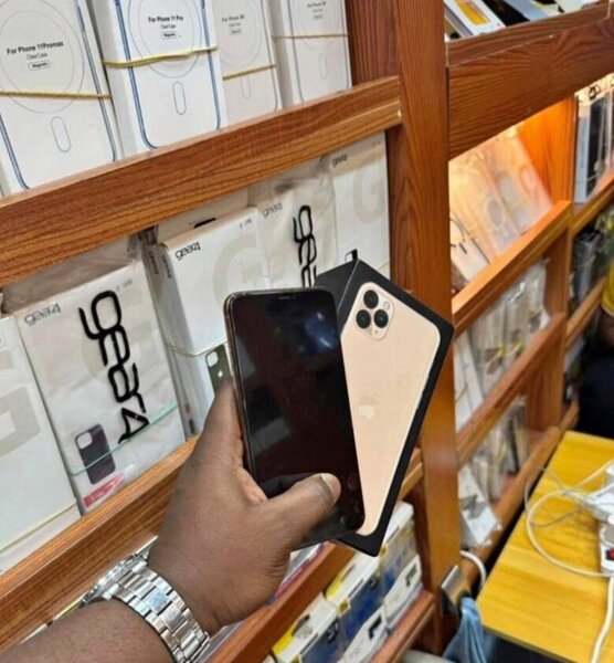 iPhone 11 Pro Max 64GB Or