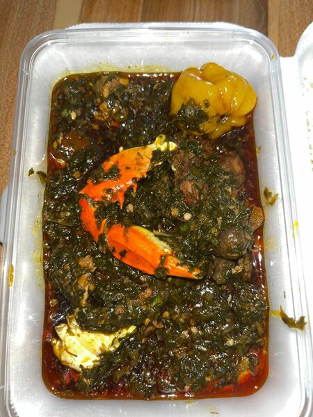 Plat de riz et sauce feuille