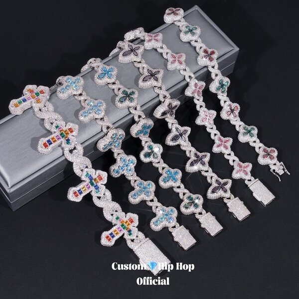 Bracelets en strass colorés