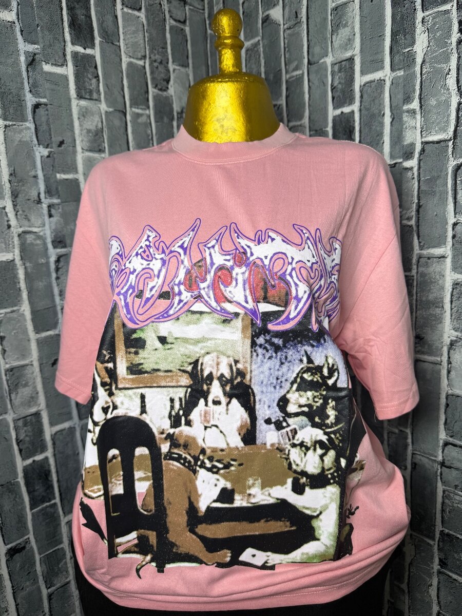 T-shirt rose imprimée artistique