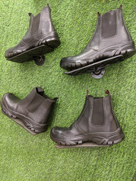 Men's leather boots