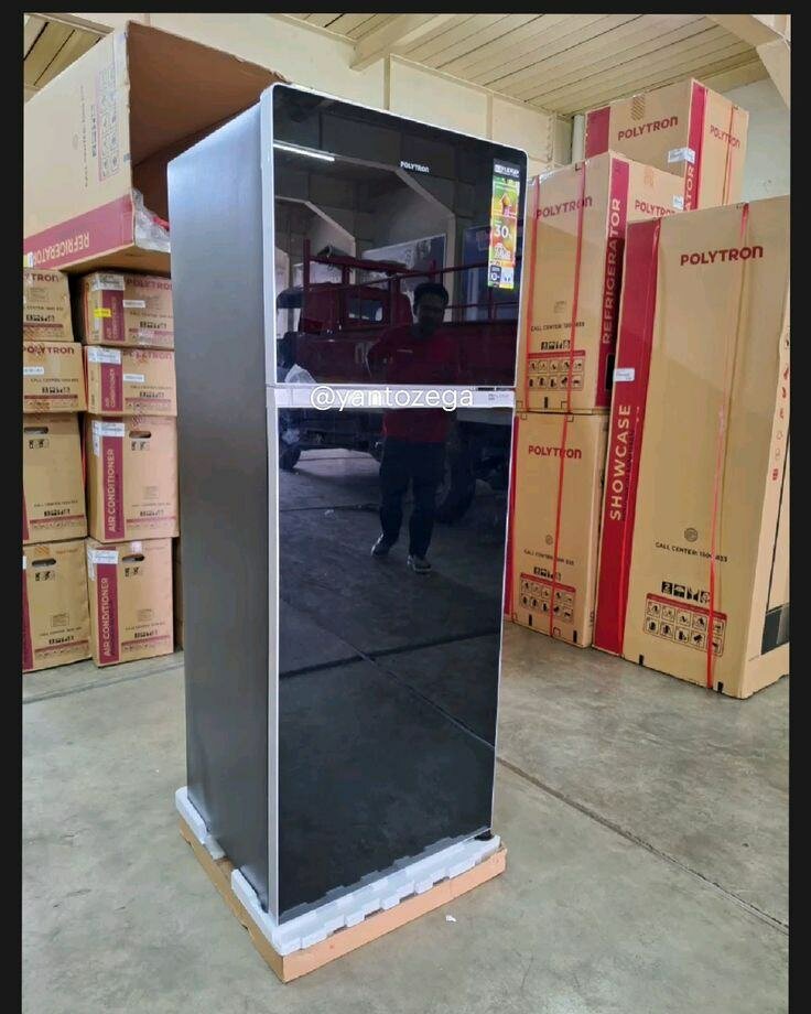Réfrigérateur Polytron élégant
