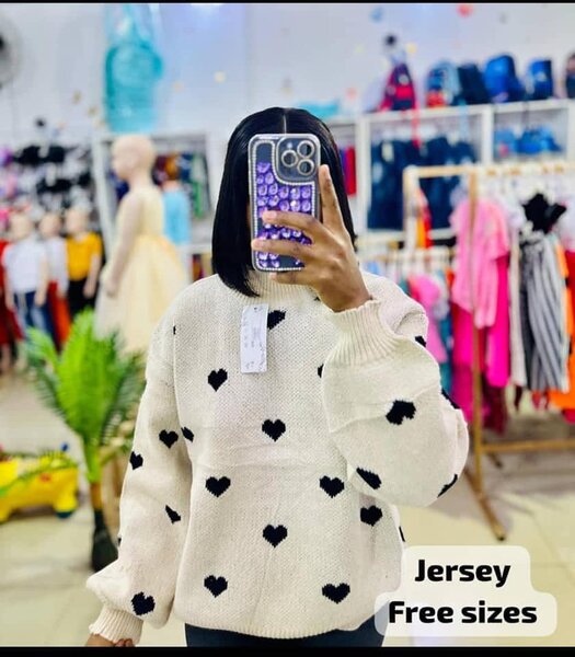 Free size sweater 