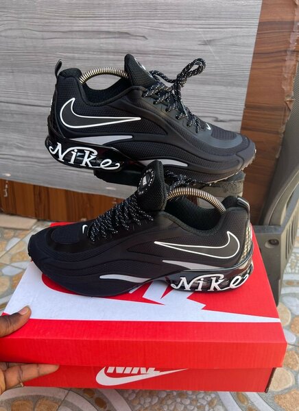 NIKE CLASSIC