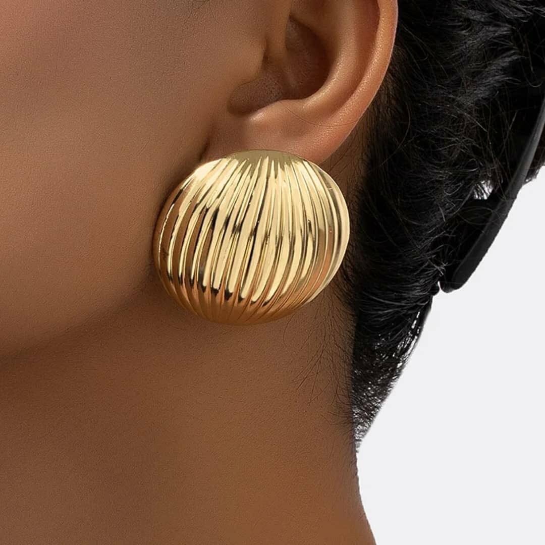 Boucles d'oreilles dorées élégantes