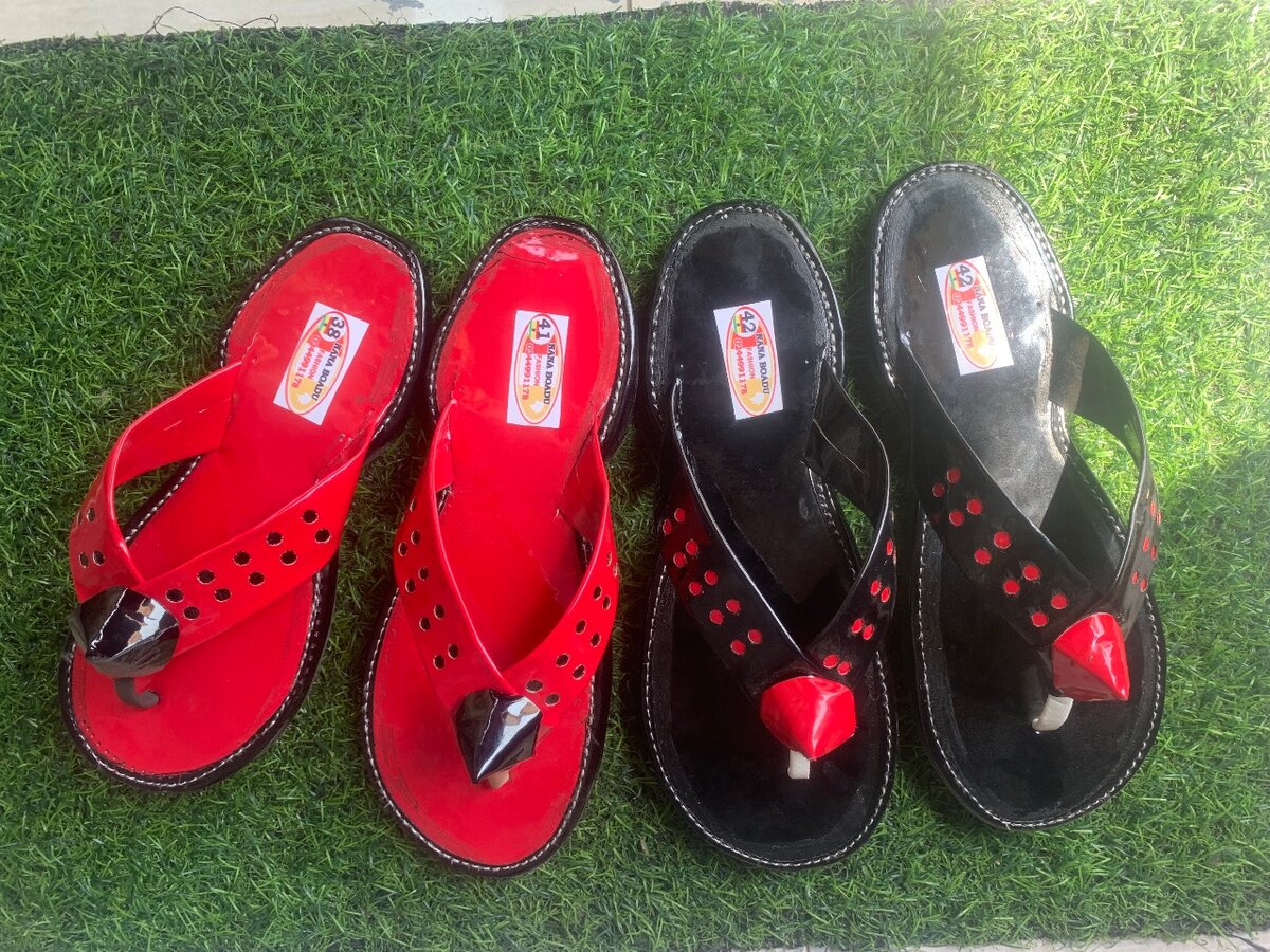 Ahenema slippers