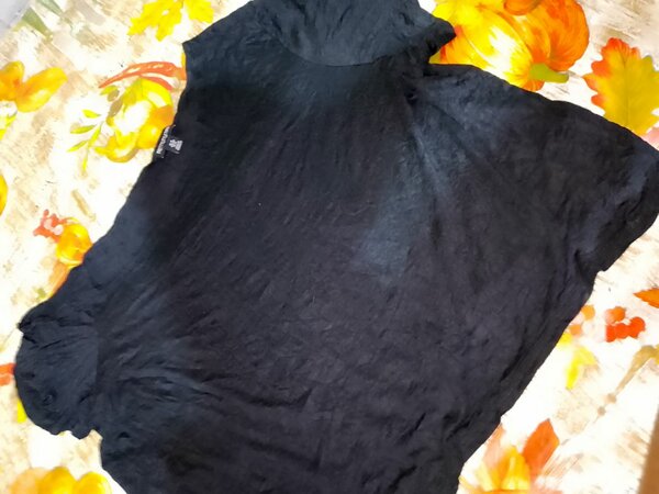 T-shirt noire élégante