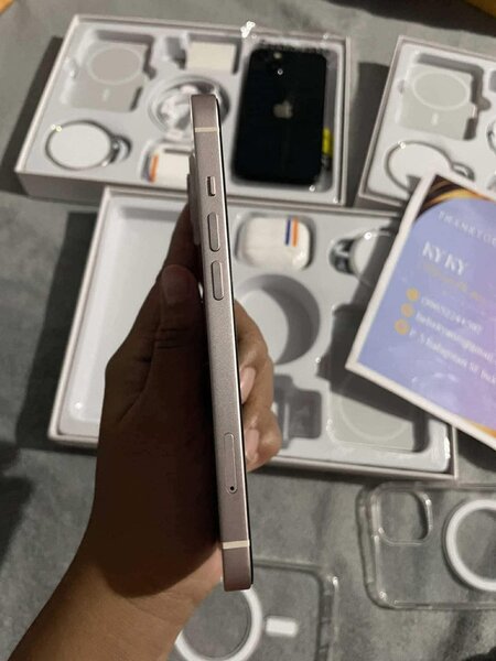 iPhone 13