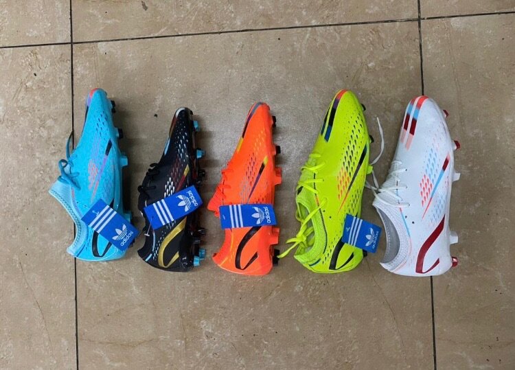 Soccer shoes