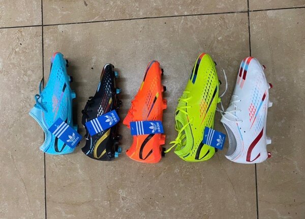Soccer shoes
