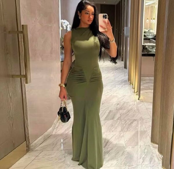 Robe longue élégante sans manches