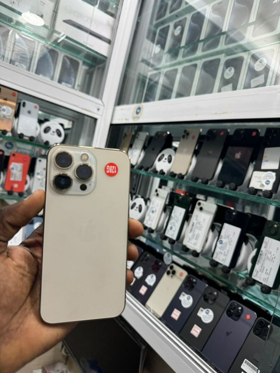 iPhone 13 Pro 128giga sans message  Prix: 350.000f 076871596