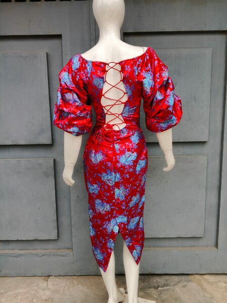 Robe Midi à Manches Bouffantes