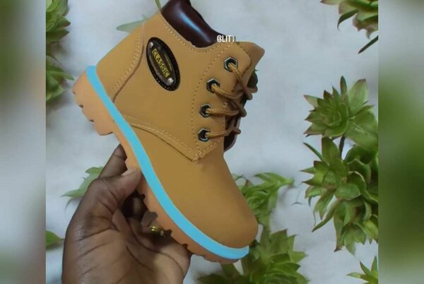 Combat shoe