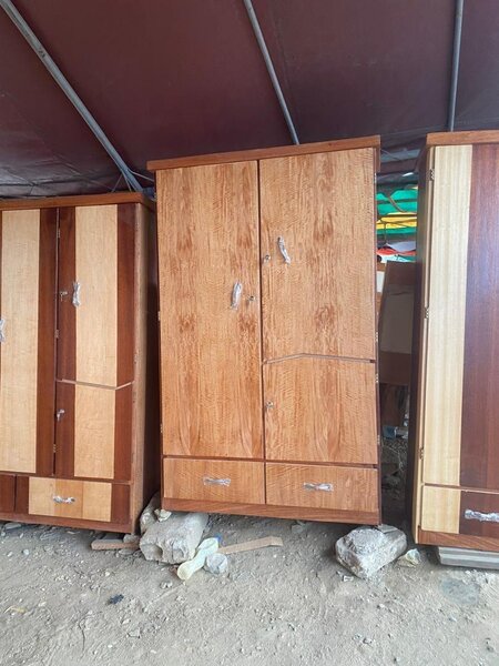 Armoire en Bois Élégante
