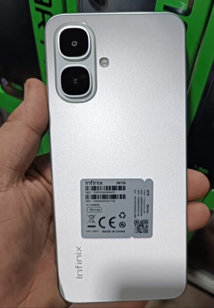 Infinix Smart 10 - Smartphone élégant IP64
