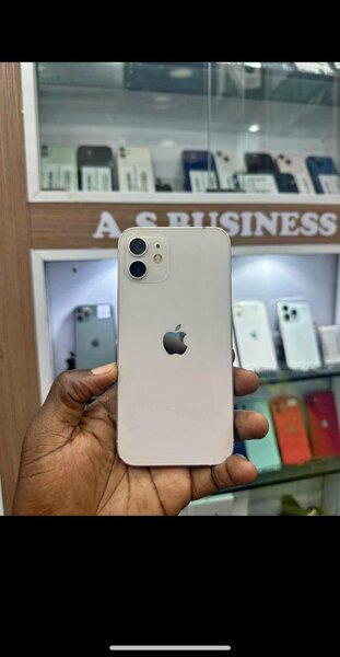 iPhone 12 simple