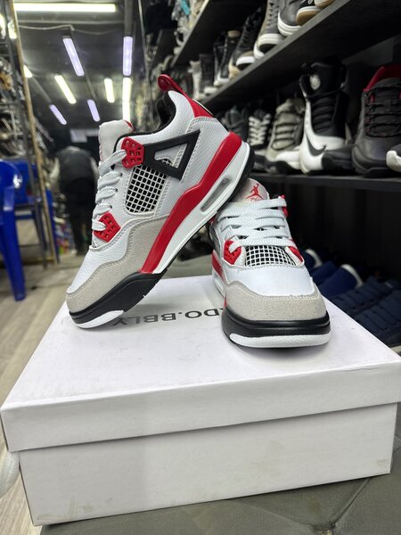 Air Jordan 4
