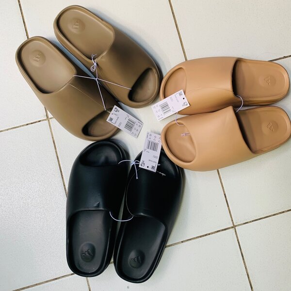Yeezy slides k200