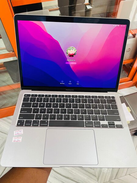 Mackbook m1.