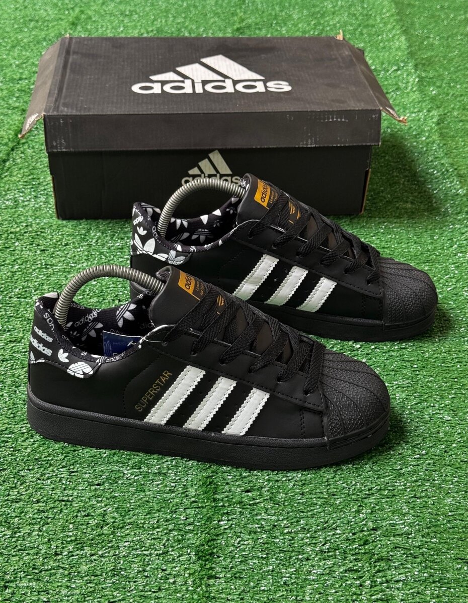 Adidas Superstar